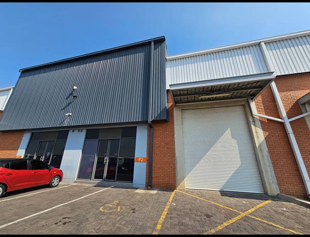 290M² WAREHOUSE TO LET IN LONGLAKE